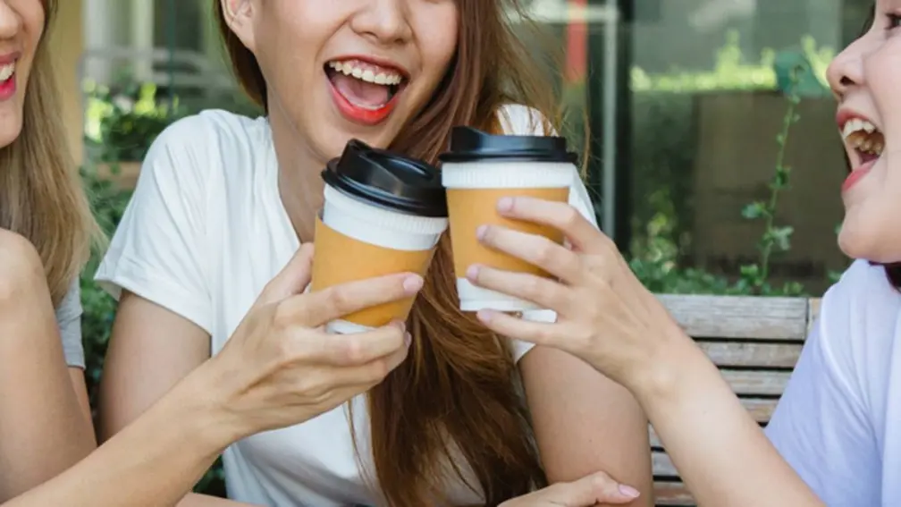 咖啡紙杯不可以丟紙類回收？店員揭咖啡杯３秘密，丟錯恐挨罰6000元