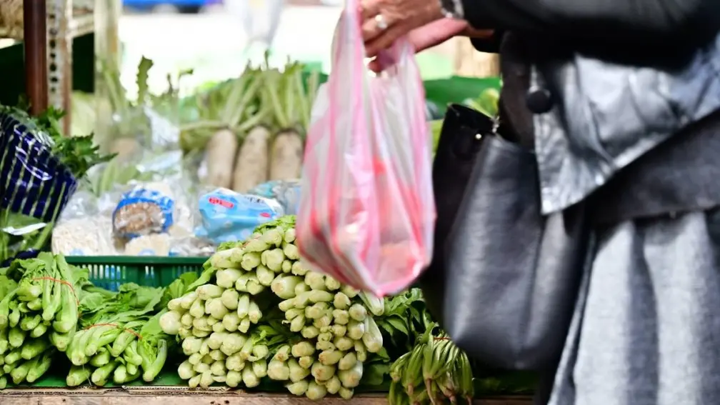 買食材自己煮沒比較划算？過來人曝省錢撇步：「這時段」去買菜更好撿便宜