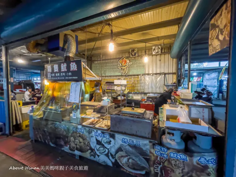 龍鳳漁港一日遊攻略|苗栗竹南人氣魚市美食、海景步道、現撈海鮮推薦! 龍鳳漁港一日遊攻略|在地小吃區