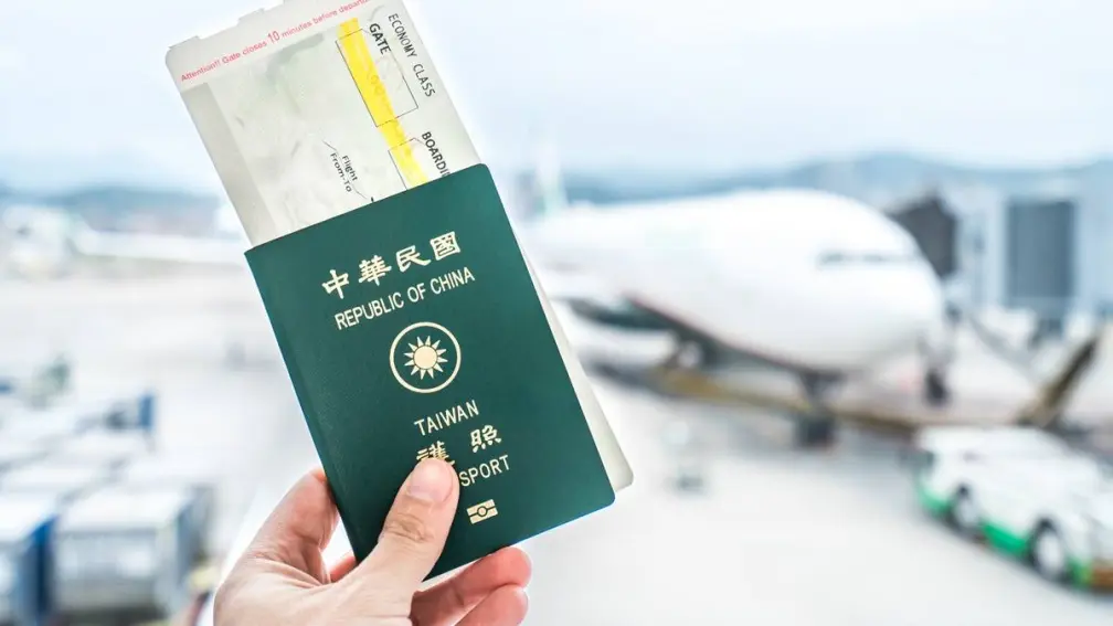 出國旅遊注意！她對護照「做１事」地勤不給登機，外交部揭背後原因