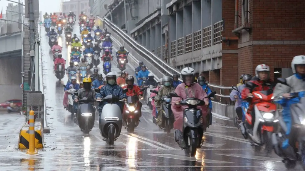 楊柳颱風路徑將貫穿台灣!3地區有可能放颱風假,雨彈炸到「這時候」 楊柳颱風路徑將貫穿台灣!3地區有可能放颱風假,雨彈炸到「這時候」