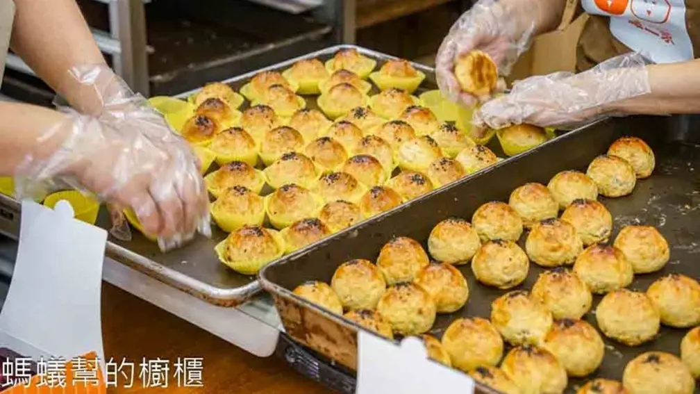 別只會買不二坊、新口味！彰化人改買「這家蛋黃酥」：免排隊、香酥不油膩