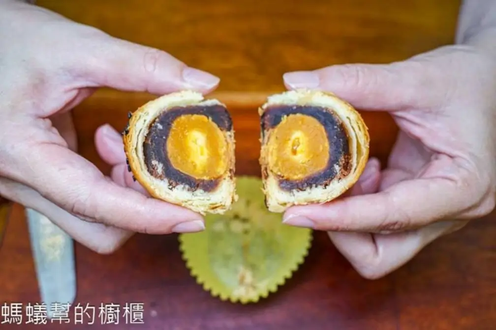 別只會買不二坊、新口味！彰化人改買「這家蛋黃酥」：免排隊、香酥不油膩