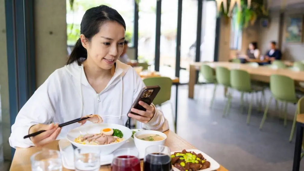 出國哪個翻譯最準確？網友推「這APP」即時翻、輕鬆點餐：比Google翻譯還好用