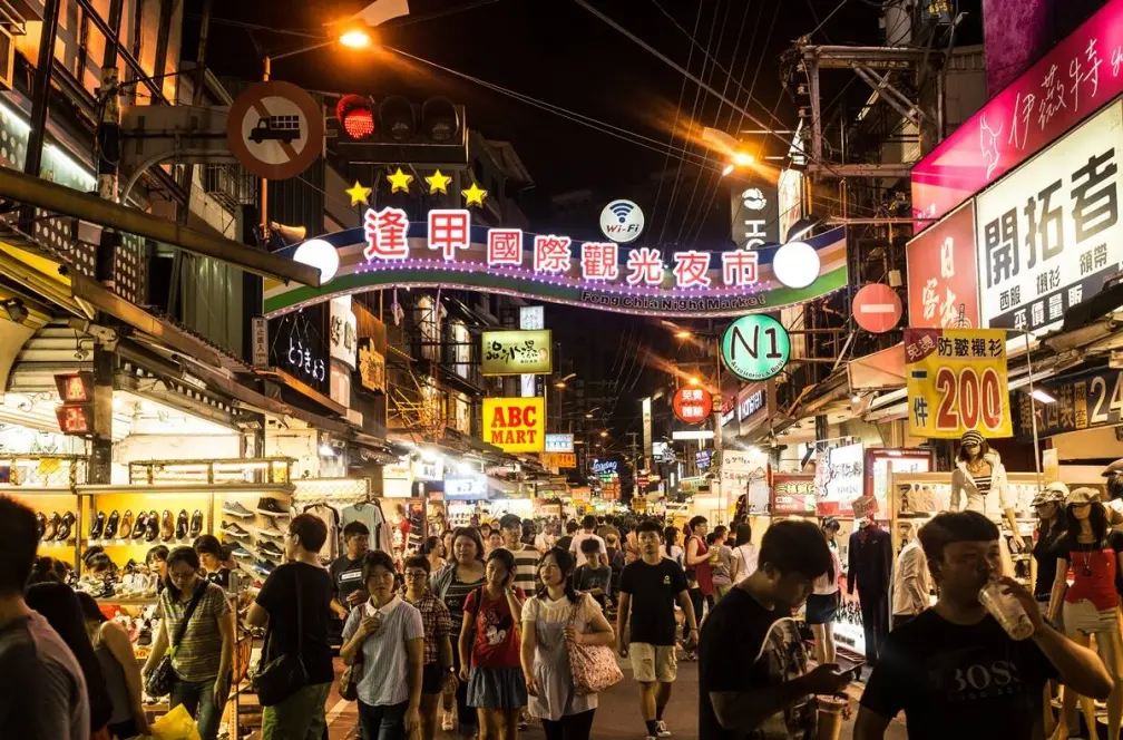 士林夜市、九份老街都輸了!全台10大熱門商圈排行榜,冠軍讓人超意外 士林夜市、九份老街都輸了!全台10大熱門商圈排行榜,冠軍讓人超意外