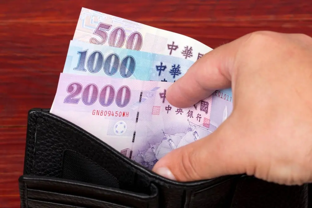 半天薪水差點沒了!他靠「2字」識破500元假鈔,央行曝6大分辨真偽秘訣 半天薪水差點沒了!他靠「2字」識破500元假鈔,央行曝6大分辨真偽秘訣