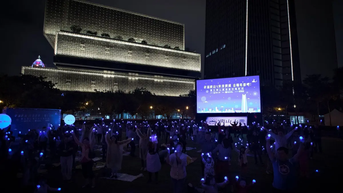 冬夜星空下一起取暖！新奇露天電影院特搜