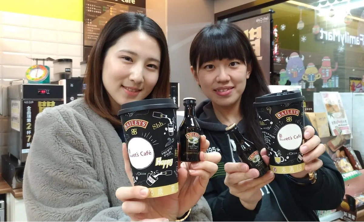 巨大GODIVA熱巧克力杯，來快閃店當杯緣子！