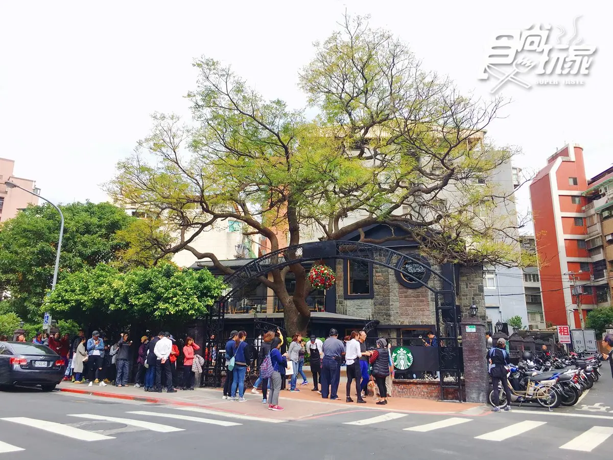 全台唯一獨有露天花園!最美「星巴克」重返天母 全台唯一獨有露天花園!最美「星巴克」重返天母