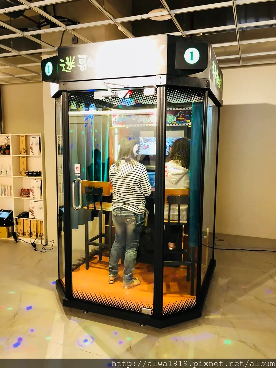【新開店】竹北瘋玩新亮點!透明迷你KTV、VR體驗好吸睛 【新開店】竹北瘋玩新亮點!透明迷你KTV、VR體驗好吸睛