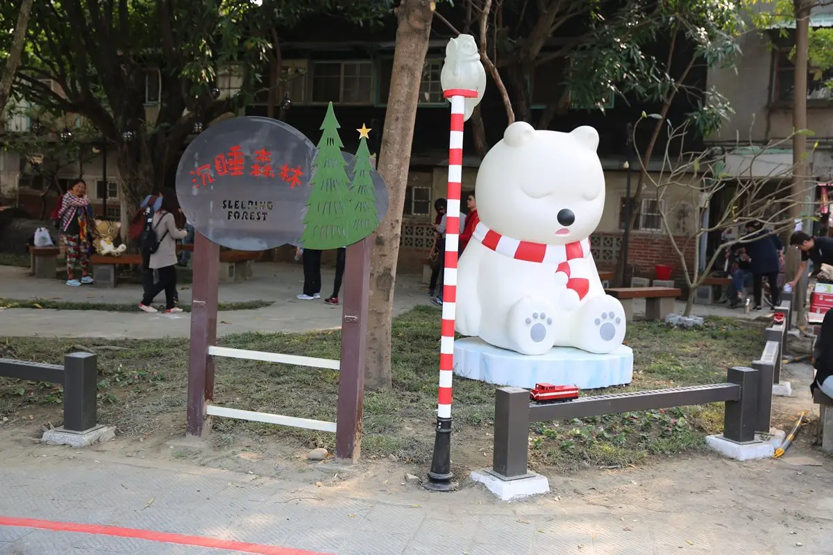 打卡新景點!沉睡動物陪你在公園打嗑睡 打卡新景點!沉睡動物陪你在公園打嗑睡