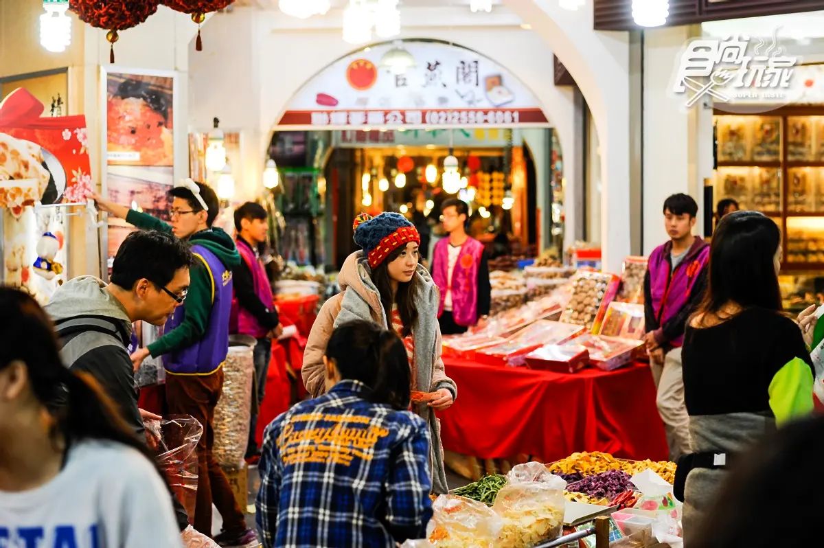 沒看錯真的是「狗黃金」！年貨大街採買還送發財金