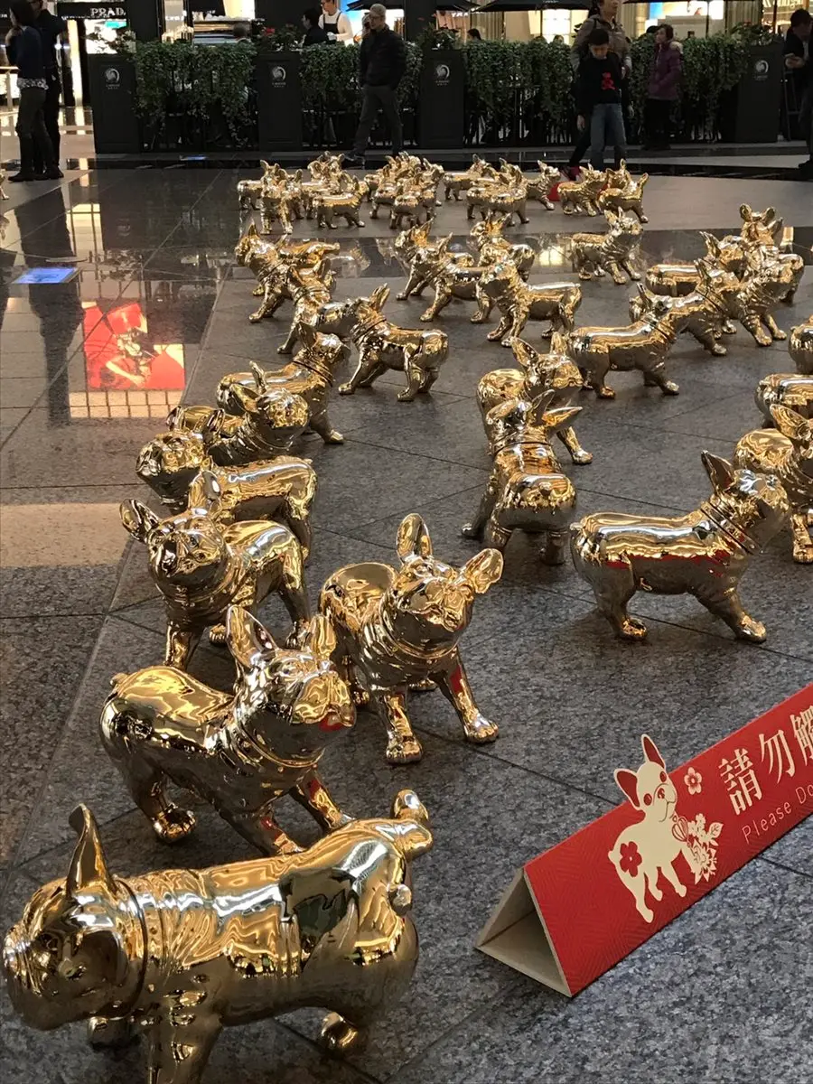 法鬥迷集合!限量101隻「狗來旺」現身快閃 法鬥迷集合!限量101隻「狗來旺」現身快閃