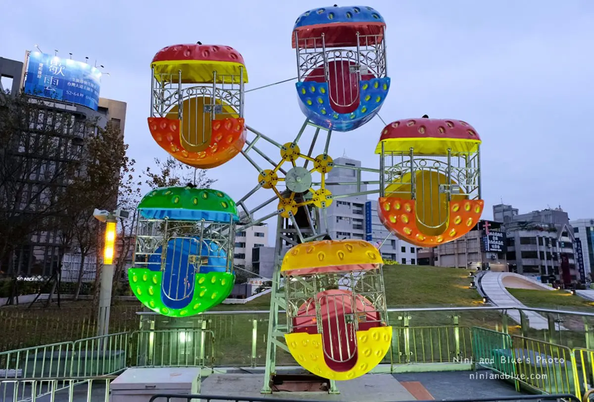 把星光遊樂園搬進城市 台中草悟道愈夜愈美麗 把星光遊樂園搬進城市 台中草悟道愈夜愈美麗