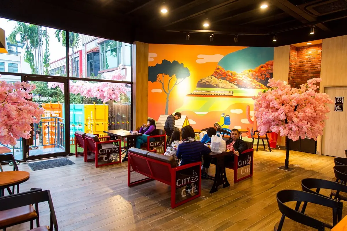 最新！花房、老街、果園風10大美拍便利店快衝