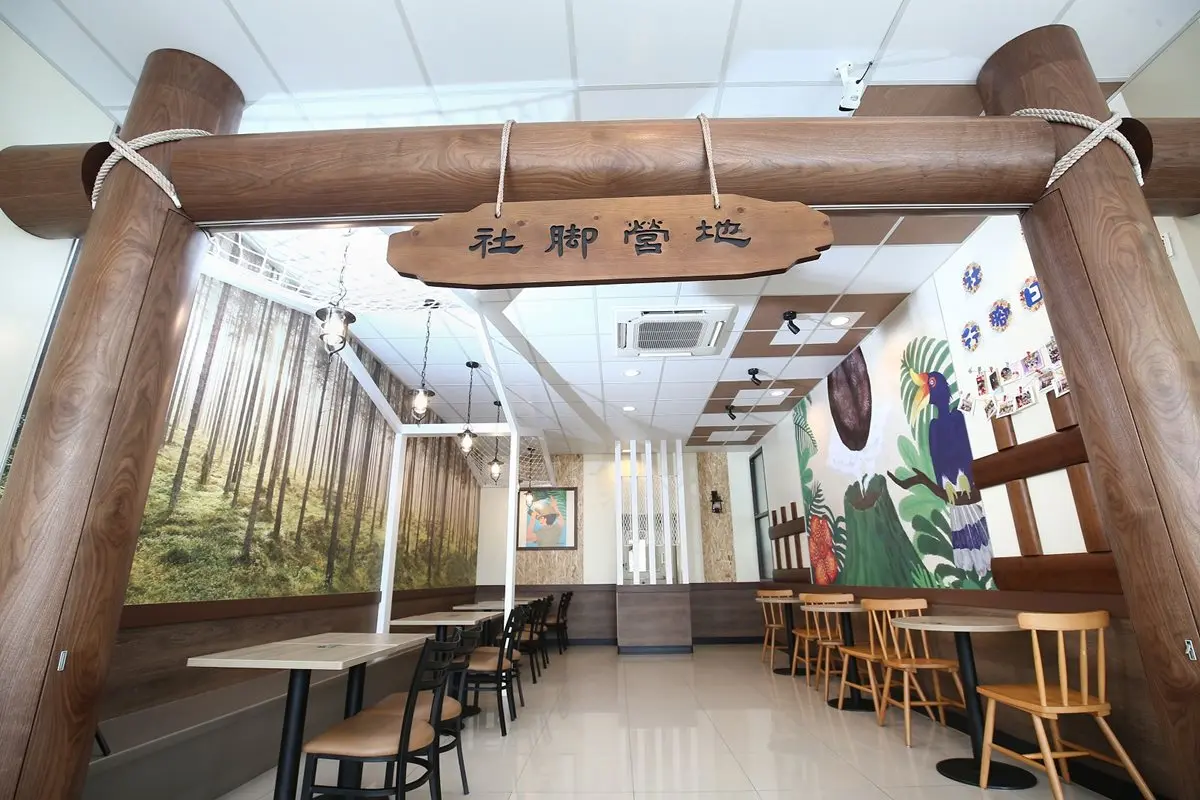 最新！花房、老街、果園風10大美拍便利店快衝