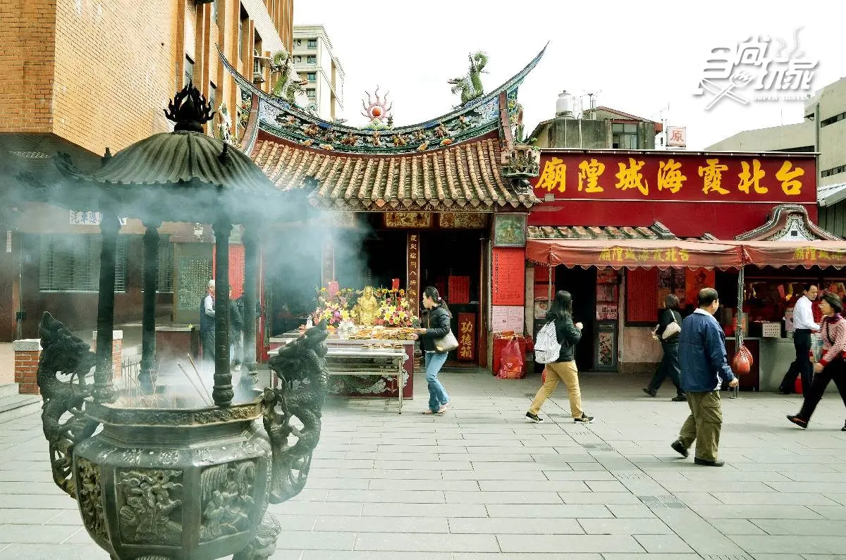 2024台北年貨大街登場!搶拍Q版龍龍,伴手禮必搶開運小金龜、秒殺級大福 【春節醬玩】逛迪化街別只買年貨!「建築博物館」「超有哏創意店」有驚喜