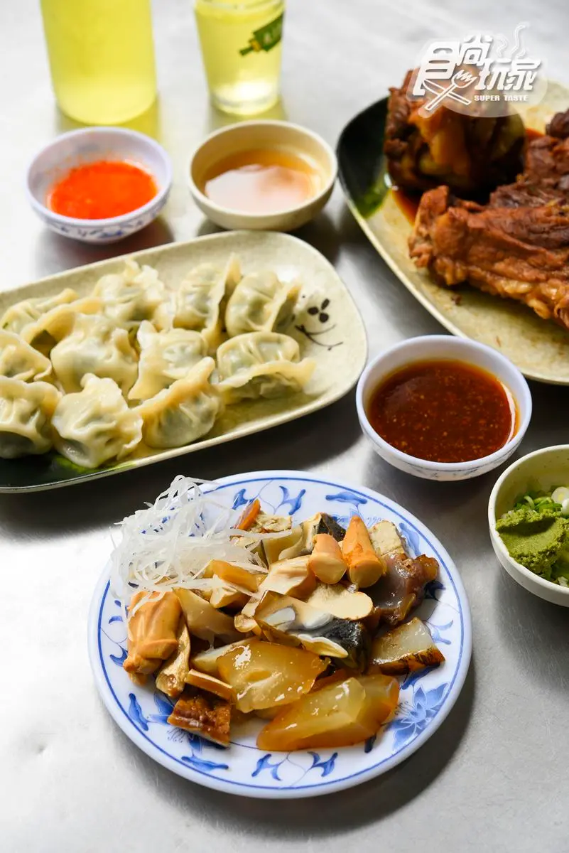 大稻埕賞煙火必嘗口碑小吃12家：百年油飯、獨創杏仁雪花冰、紅糖鯊魚烟