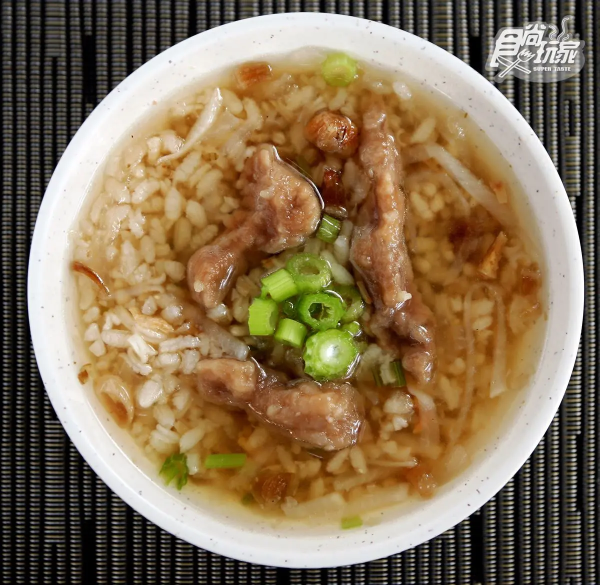 大稻埕賞煙火必嘗口碑小吃12家：百年油飯、獨創杏仁雪花冰、紅糖鯊魚烟