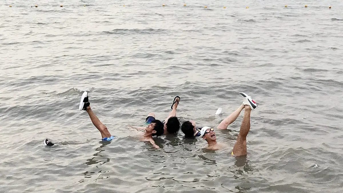 不只是游泳…浩角翔起在「死海」竟然做了這件事! 不只是游泳…浩角翔起在「死海」竟然做了這件事!