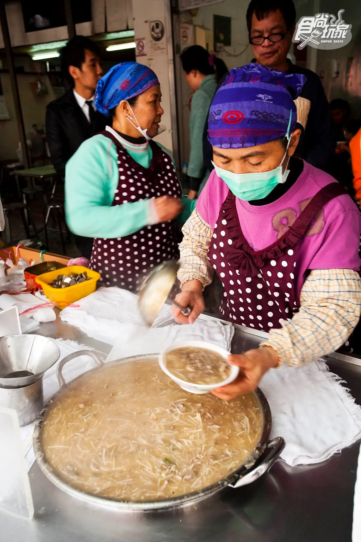 2026大甲媽遶境順吃！新港奉天宮６家美食攻略：媽祖認證豬腳飯、古早味碗粿