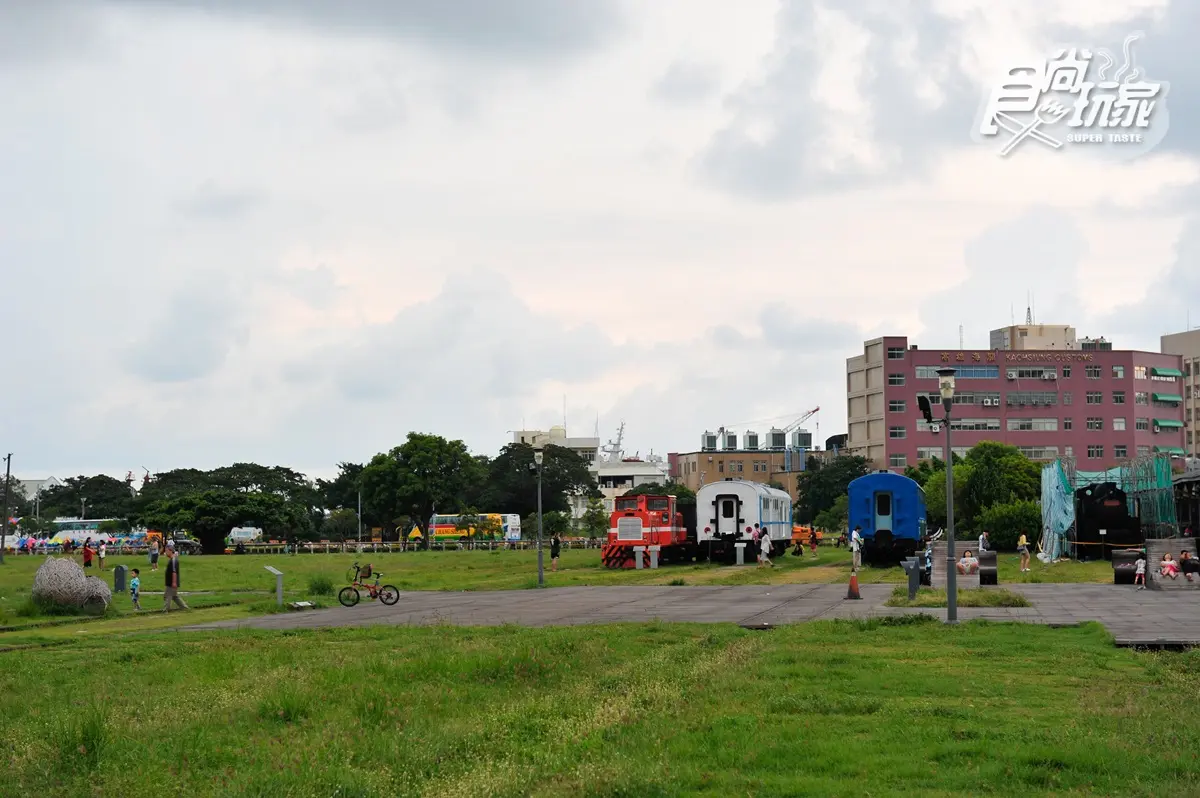 高雄輕軌一日遊：鐵道騎單車、日治老宅咖啡廳、名廚歐陸廚房