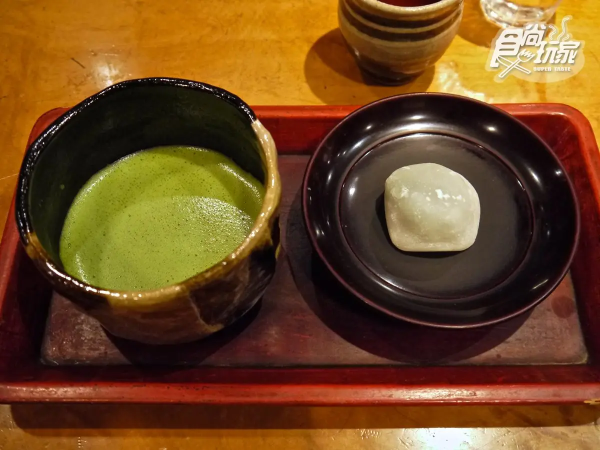 愈夜愈美麗!京都5大花街先玩這條:嘗60秒炸黑毛和牛、喝「京的涼風」、外帶抹茶大福 愈夜愈美麗!京都5大花街先玩這條:嘗60秒炸黑毛和牛、喝「京的涼風」、外帶抹茶大福