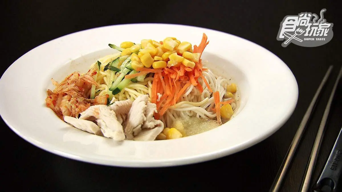 像是在文青咖啡店吃涼麵 咖哩混搭麻醬蕎麥涼麵hen有創意