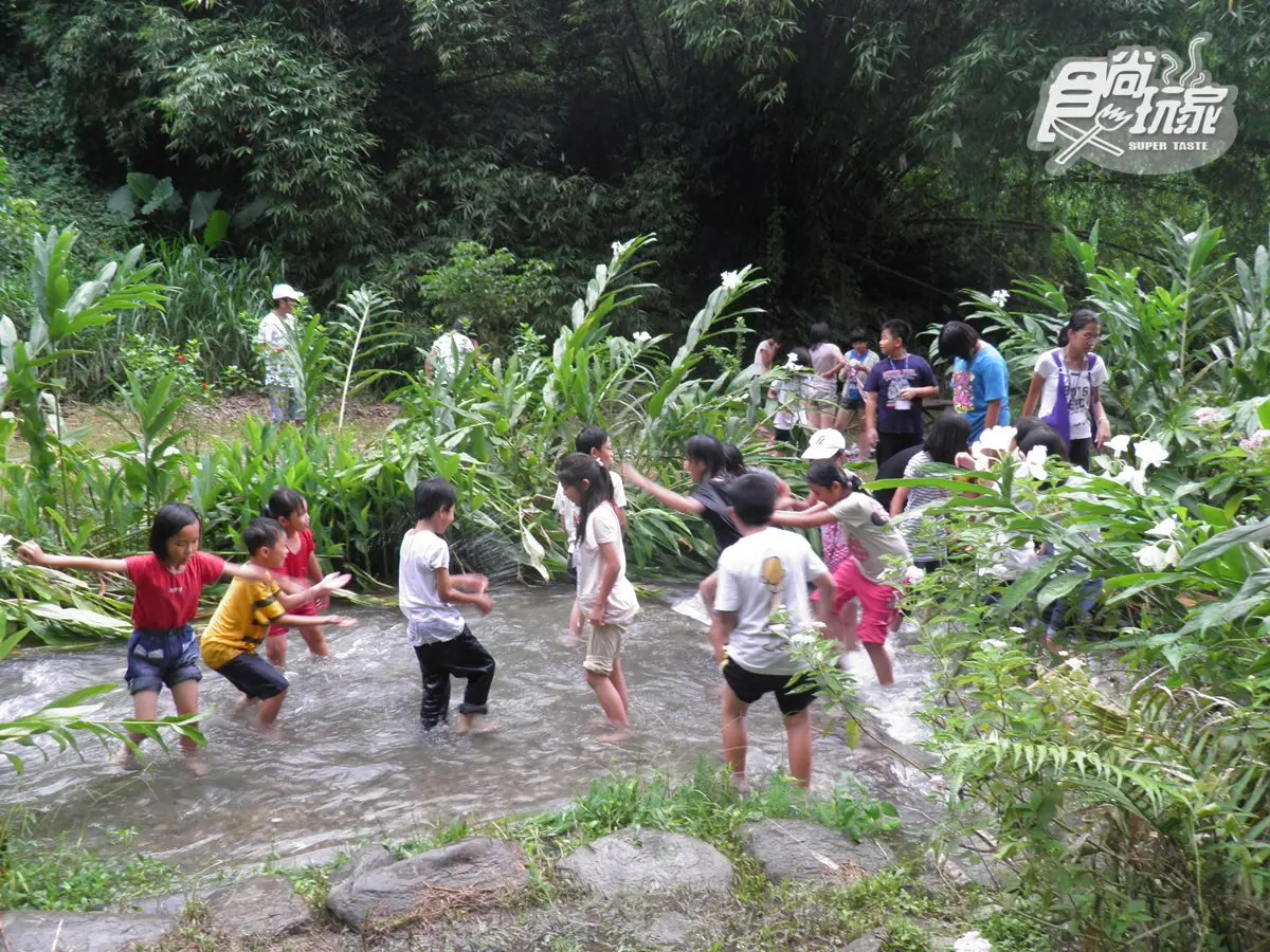 端午節來這裡喝「午時水」開運消暑:21℃甘甜湧泉、百香果綠色隧道、彩繪「花輪步道」 端午節來這裡喝「午時水」開運消暑:21℃甘甜湧泉、百香果綠色隧道、彩繪「花輪步道」