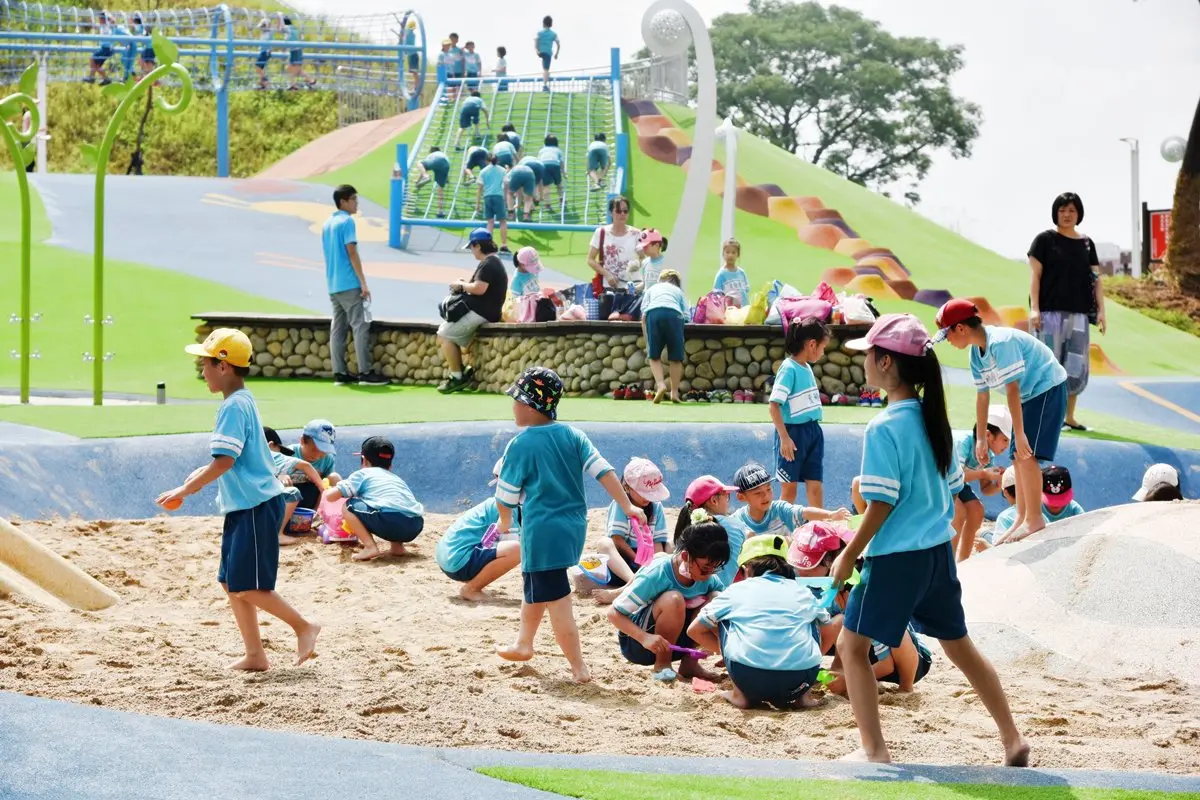 新北市又多一座「新公園」!超大滑草坡道、20公尺彩繪溜滑梯、野外滑索道~玩瘋了 新北市又多一座「新公園」!超大滑草坡道、20公尺彩繪溜滑梯、野外滑索道~玩瘋了