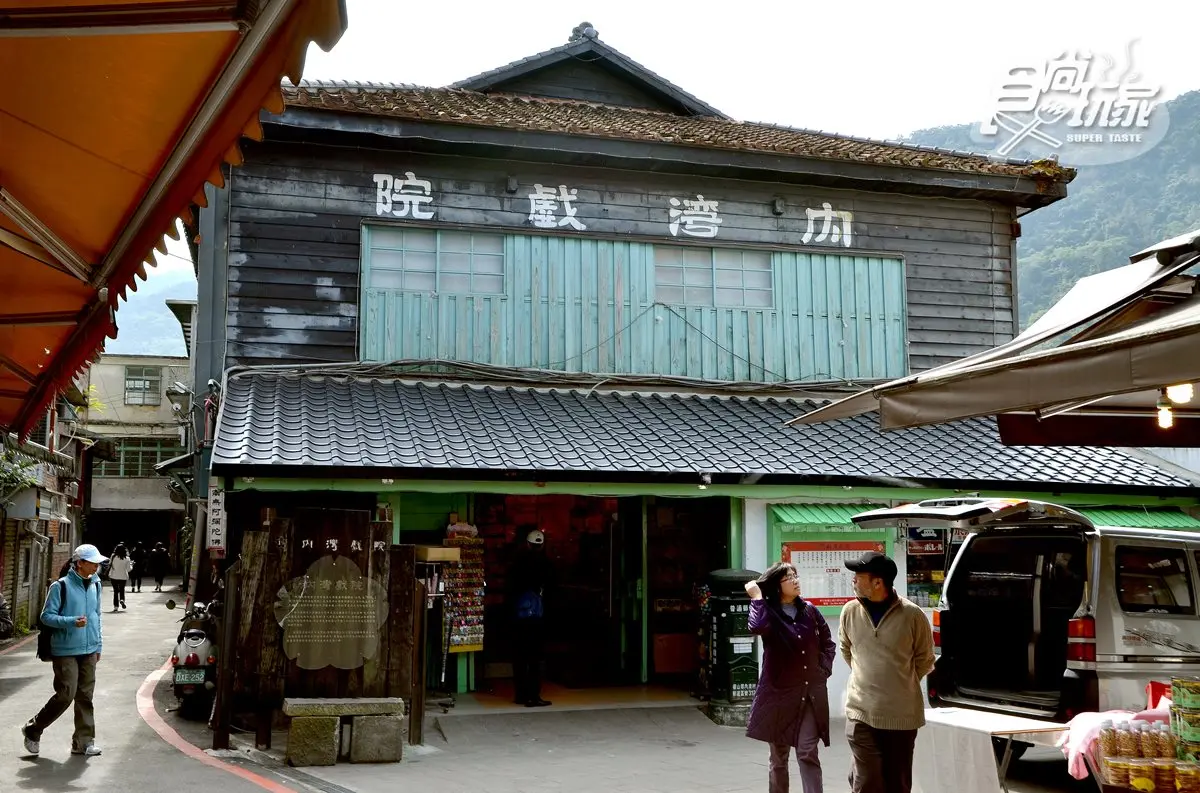 新竹「溯溪祕境」不會游泳也能玩：瀑布灌頂、人力接龍漂漂河、3公尺跳台跳水