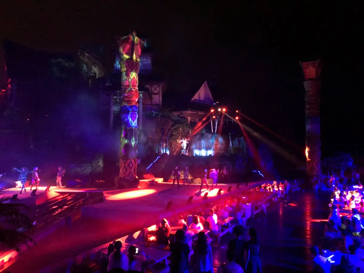 玩六福村選這組「星光票」只要199元！夜間入園體驗＋火山奇幻秀，假日限定好便宜