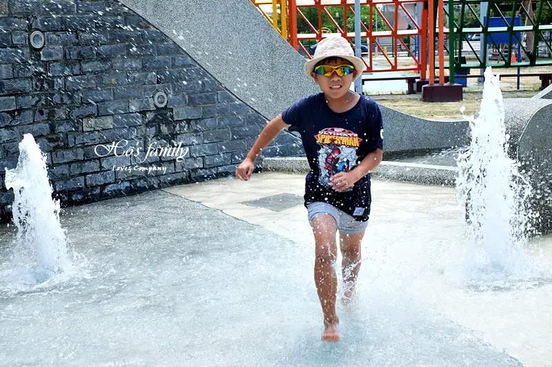 暑假就靠這個懶人包！全台12個「免費親水公園」開放中！巨龍滑水道、SPA大水瀑、水濂繩索