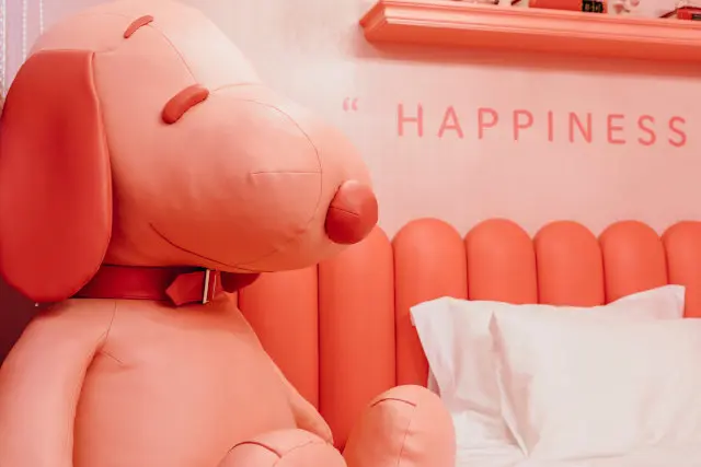 呼叫史努比粉！全球首家史努比主題飯店「PEANUTS HOTEL」，必住夢幻粉紅房！