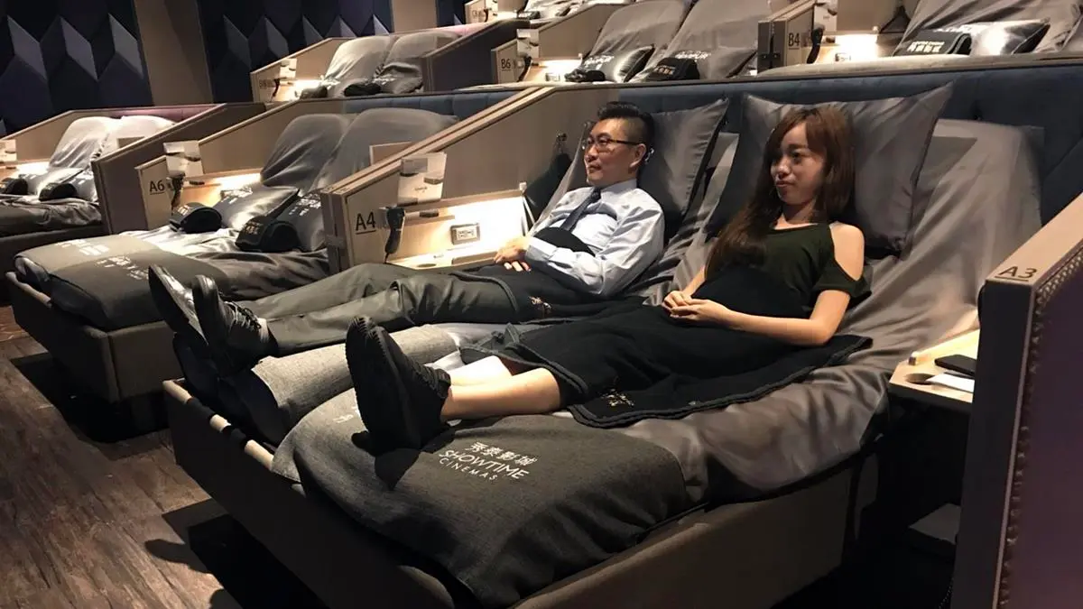 頭等艙規格!超豪華新電影院,電動床上躺著看院線片! 頭等艙規格!超豪華新電影院,電動床上躺著看院線片!