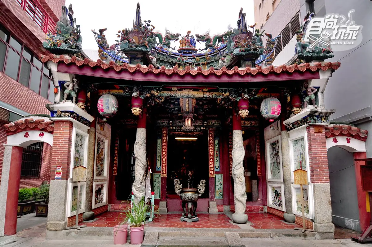 【這裡好有哏】全台灣最時尚「女神」原來是她！戴鑽戒、提名牌包出巡