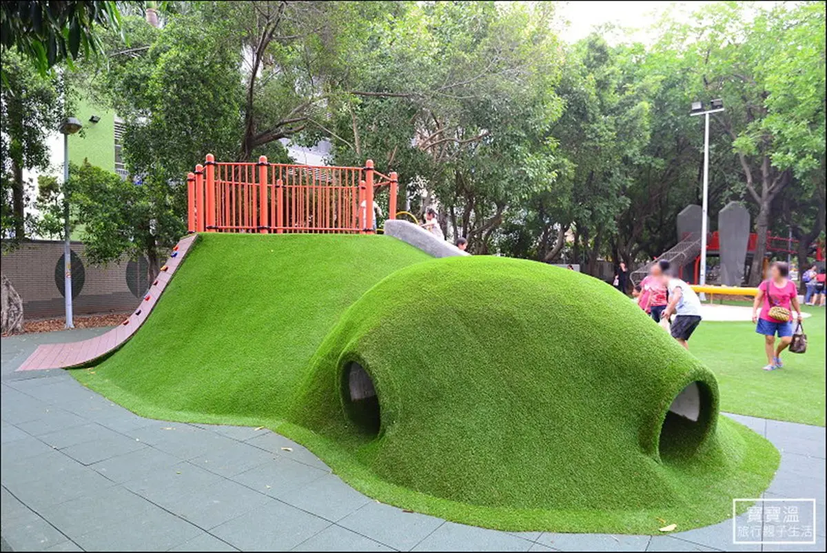 有怪獸在板橋!最新特色公園 「巨獸」溜滑梯、洞穴躲貓貓、超大沙坑好好玩 有怪獸在板橋!最新特色公園 「巨獸」溜滑梯、洞穴躲貓貓、超大沙坑好好玩