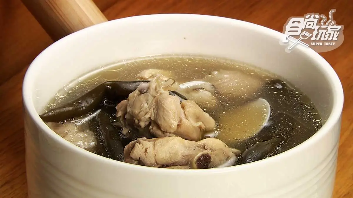 每碗都有一隻雞腿的雞湯「個人鍋」！ 人氣主推「剝皮辣椒蒜頭雞」