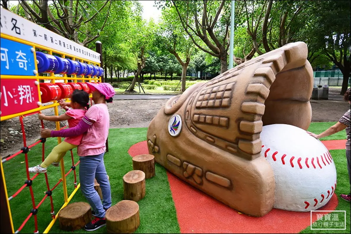 三振出局!全新景點「棒球主題公園」 巨型手套、透明溜滑梯成亮點 三振出局!全新景點「棒球主題公園」 巨型手套、透明溜滑梯成亮點