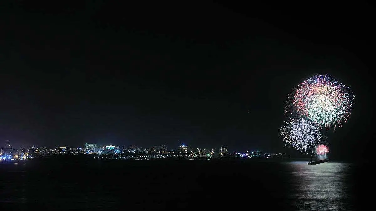 這裡看國慶煙火最漂亮！2萬發煙火照亮花蓮港 順遊拍新車站、文青藝術季