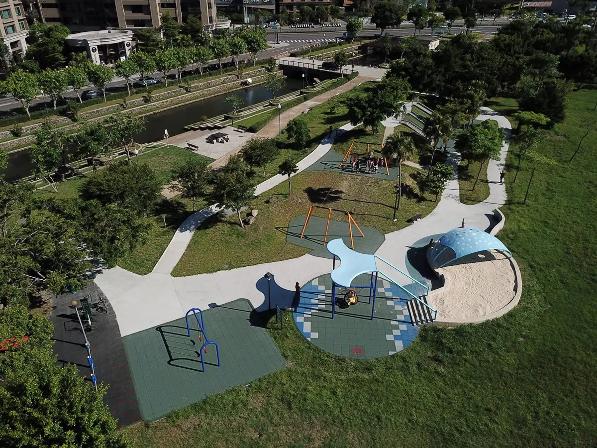 可愛母子鯨魚特色公園，必玩首座「坐式滑索」體驗都市小泰山！
