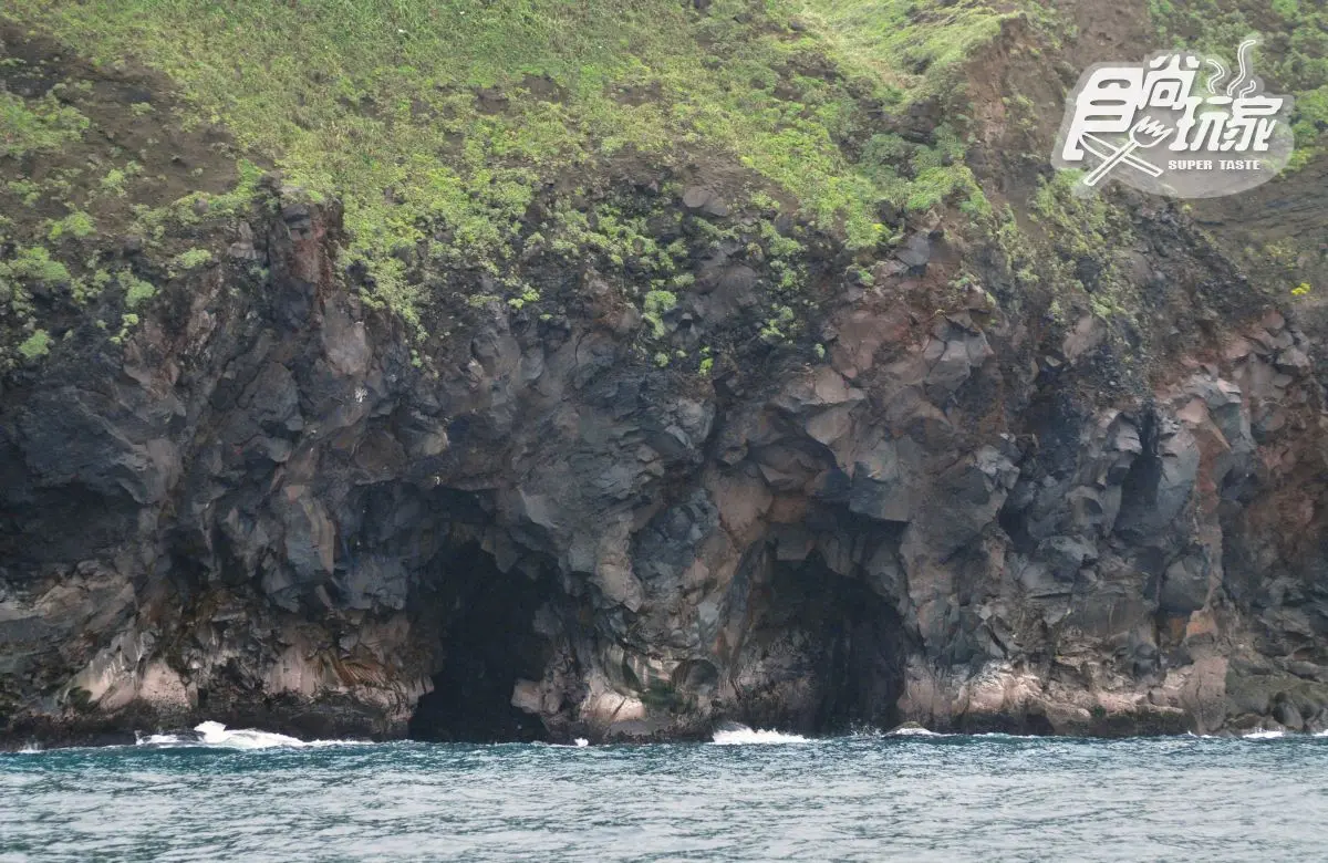 從來沒這麼近看過龜山島！搭船賞八景 人品好還可遇到海豚開趴踢