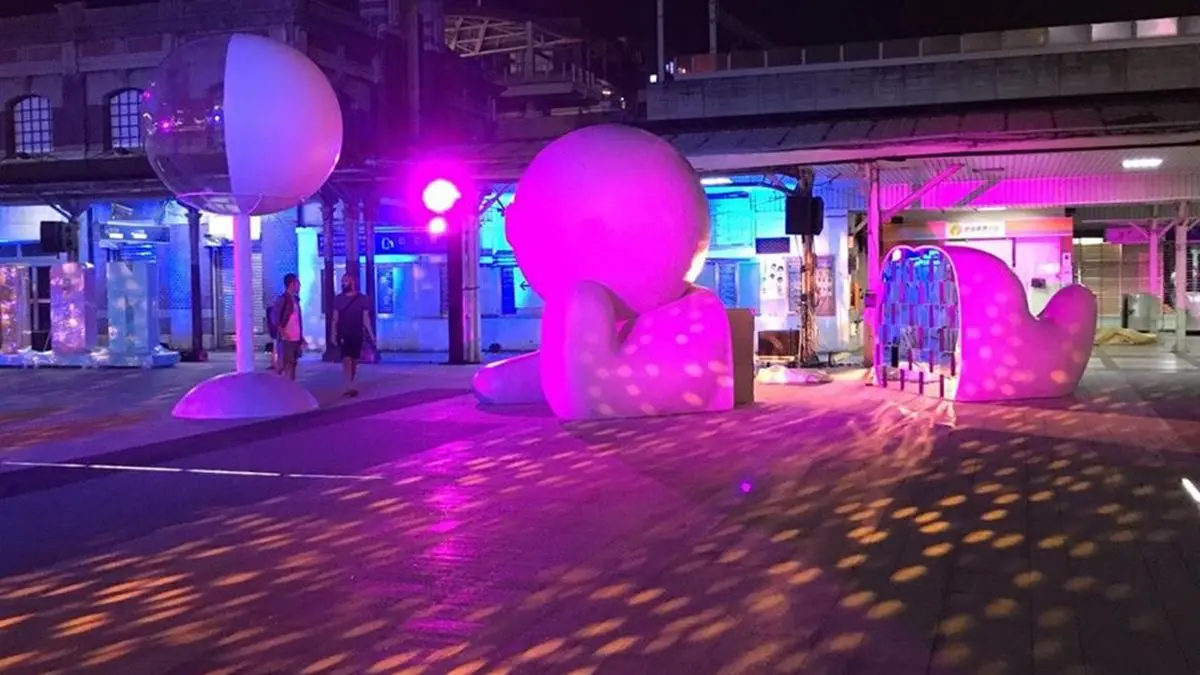 週末玩台中快筆記!「火車站3D光雕秀」連3天:綠空鐵道+文青市集+茄子蛋開唱 週末玩台中快筆記!「火車站3D光雕秀」連3天:綠空鐵道+文青市集+茄子蛋開唱