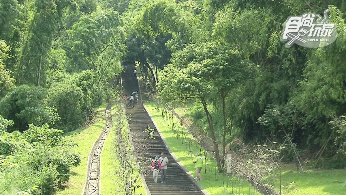 1秒置身在國外!台南3大異國景點:台版撒哈拉沙漠、水上高腳屋、天空之城 這裡真的是台灣!爬上180階才能看到的Tiffany藍歐式古堡