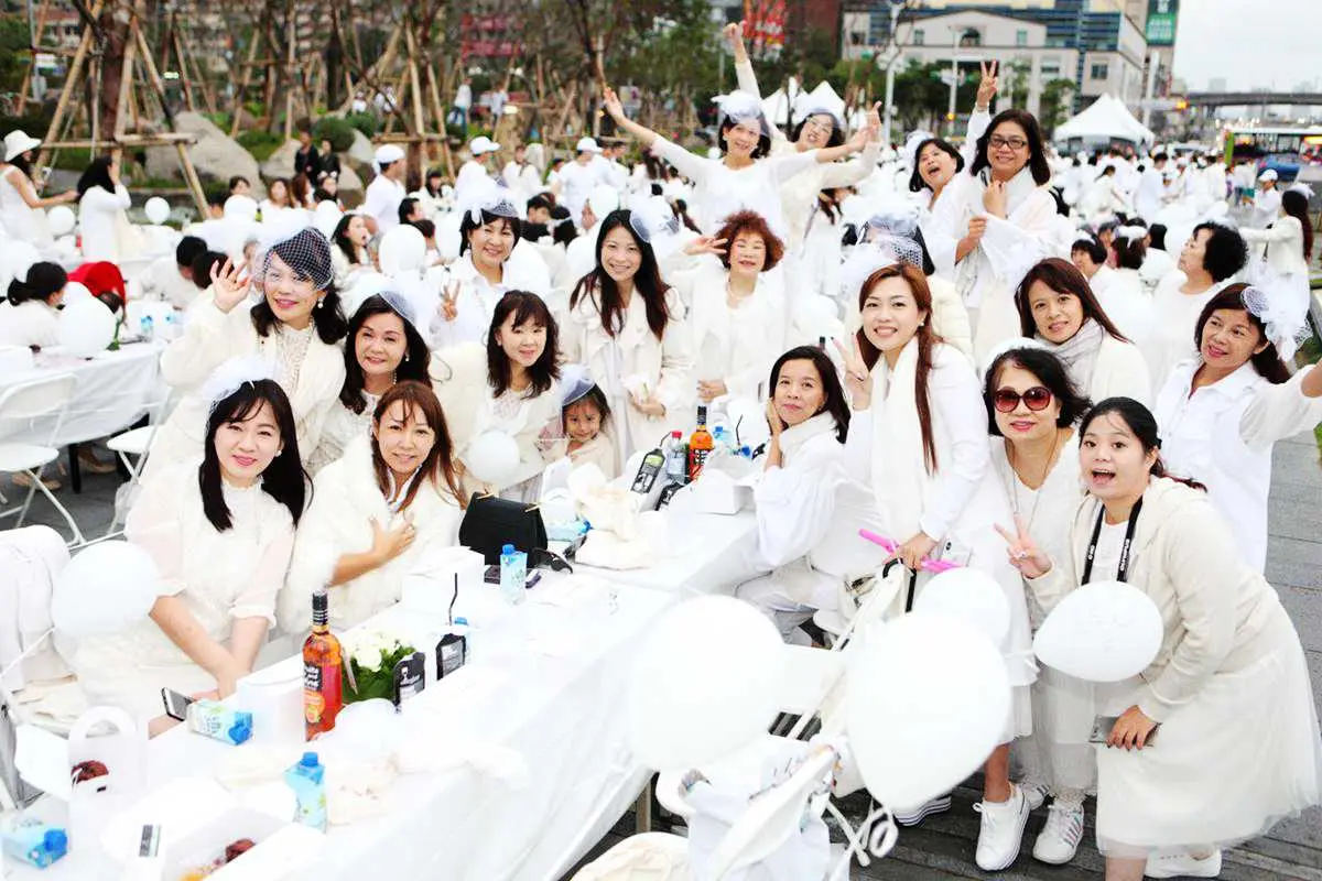 「白色野餐」又來了!法國正式授權,地點「保密」,穿不夠白「請回」 「白色野餐」又來了!法國正式授權,地點「保密」,穿不夠白「請回」