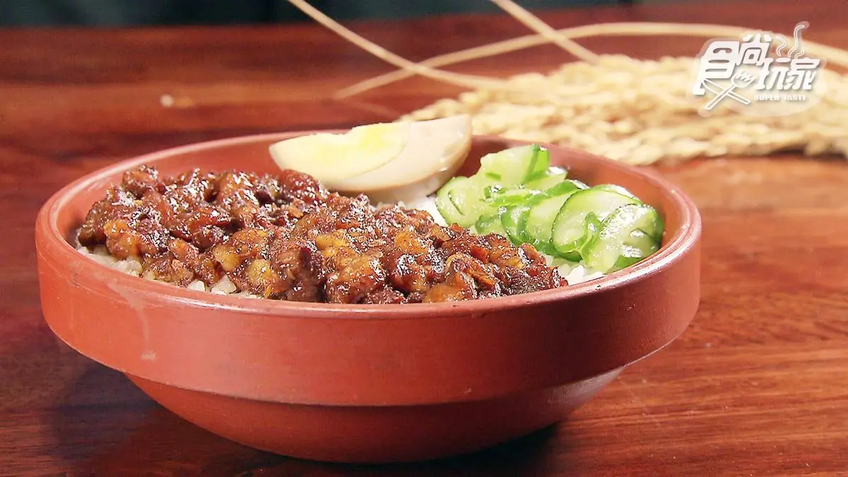 獲選全台十大滷肉飯！陶瓷碗「蒸」的太銷魂，連滷汁醬油也古法自製