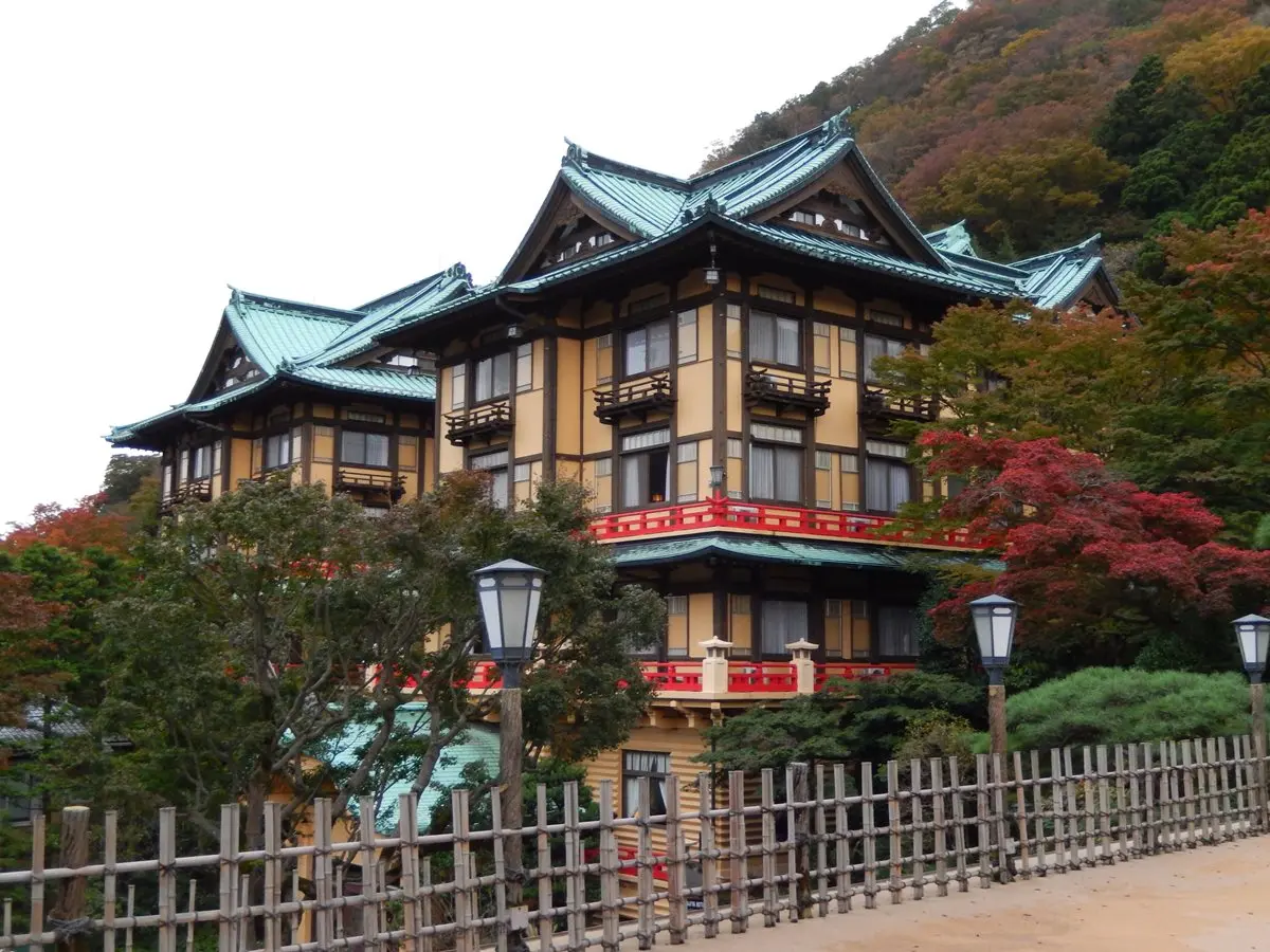 旅日達人提案!東京最佳賞楓路線→第2站紅葉環繞中泡湯,卓別林也來過 旅日達人提案!東京最佳賞楓路線→第2站紅葉環繞中泡湯,卓別林也來過