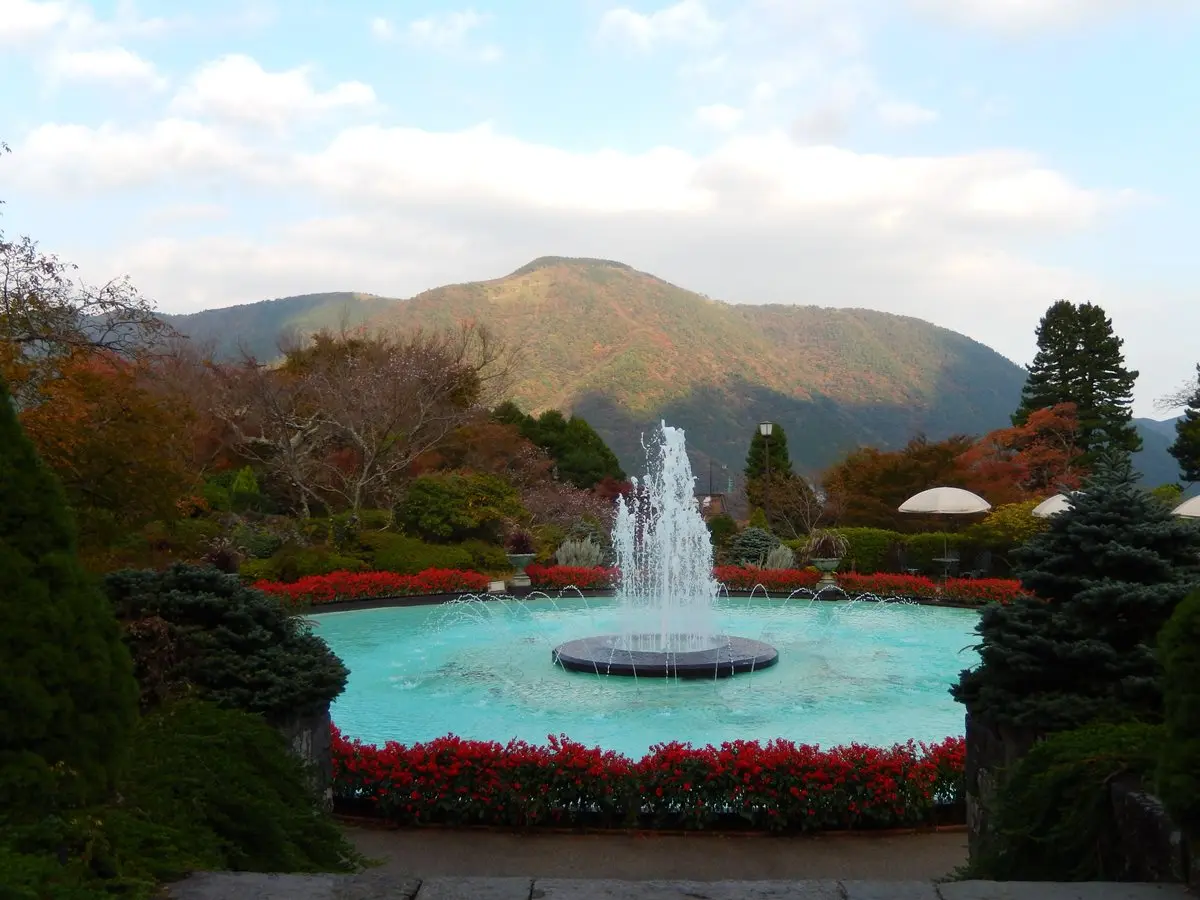 旅日達人提案!東京最佳賞楓路線→第2站紅葉環繞中泡湯,卓別林也來過 旅日達人提案!東京最佳賞楓路線→第2站紅葉環繞中泡湯,卓別林也來過
