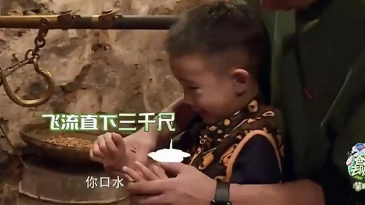 小小春Jasper正港吃貨不停歇 吃這個食物口水直流超萌 小小春Jasper正港吃貨不停歇 吃這個食物口水直流超萌