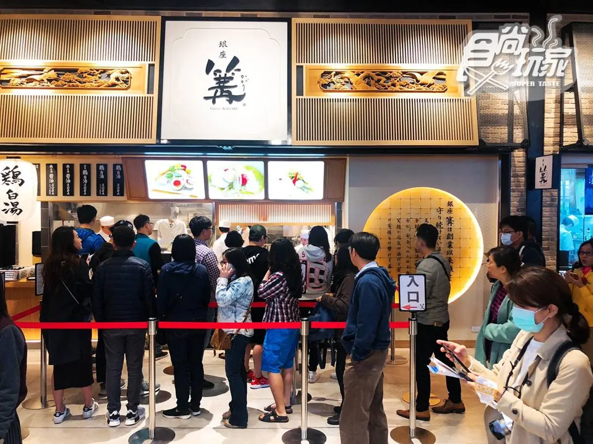 台中三井outlet直擊!週一竟然美食街人潮爆炸多 「排隊」最長是這2家 台中三井outlet直擊!週一竟然美食街人潮爆炸多 「排隊」最長是這2家